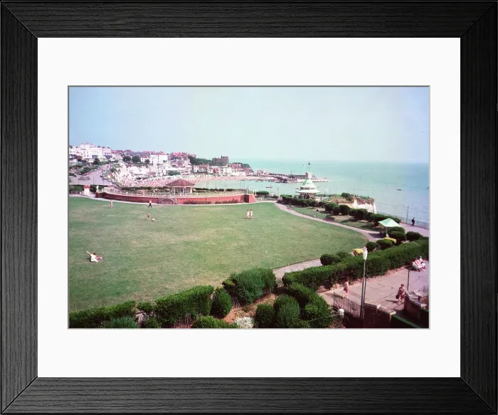 Framed Print : Victoria Garden, Broadstairs Framed Print : Victoria Garden, Broadstairs