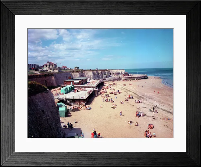 Framed Print : Palm Bay, Cliftonville Framed Print : Palm Bay, Cliftonville