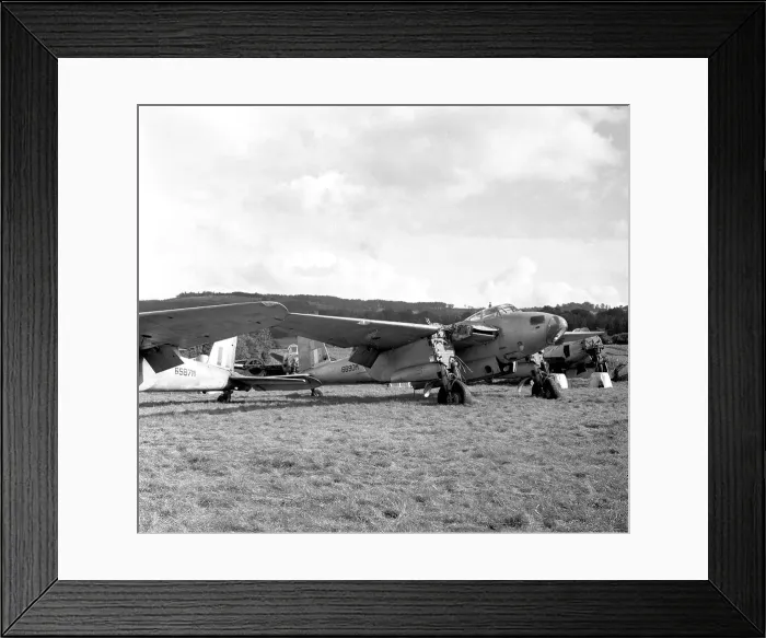 Framed Print : de Havilland Mosquito 6690M & 5487M Framed Print : de Havilland Mosquito 6690M & 5487M