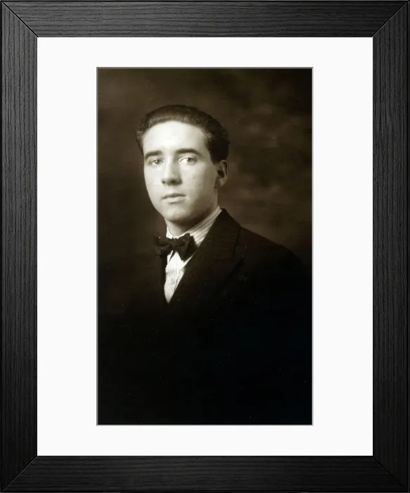 Framed Print : Studio head and shoulders portrait of Harry Framed Print : Studio head and shoulders portrait of Harry
