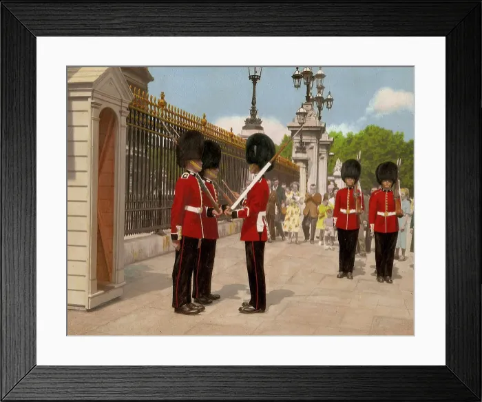 Framed Print : Changing the Guard, Buckingham Palace, London Framed Print : Changing the Guard, Buckingham Palace, London
