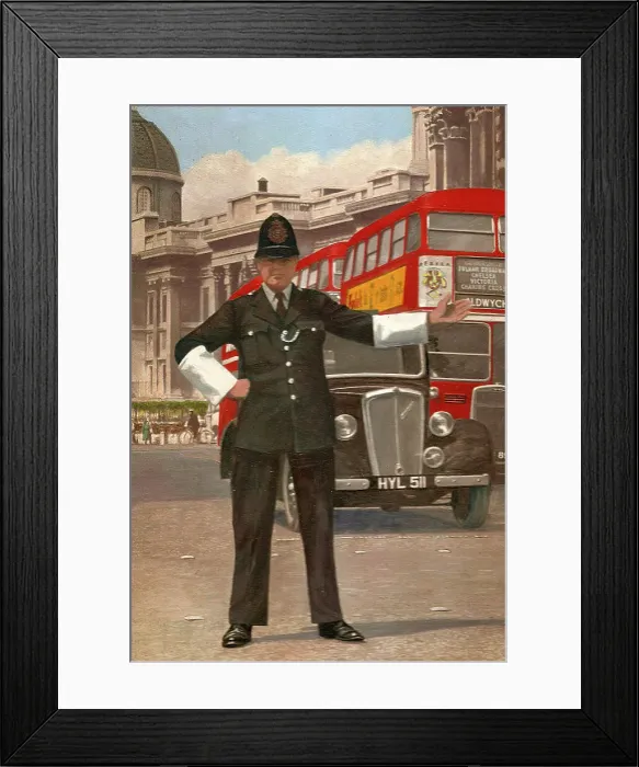 Framed Print : London Policeman, Trafalgar Square, London Framed Print : London Policeman, Trafalgar Square, London