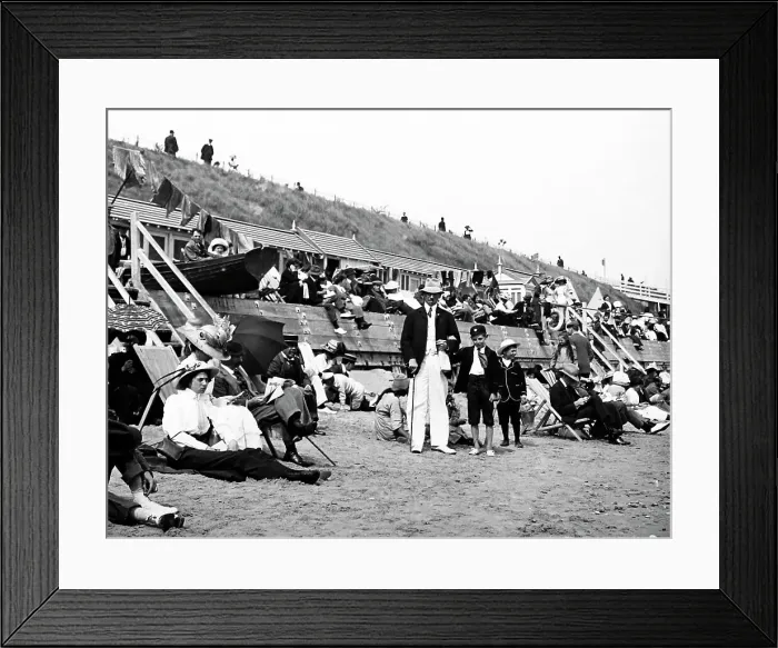 Framed Print : Lowestoft beach, early 1900s Framed Print : Lowestoft beach, early 1900s