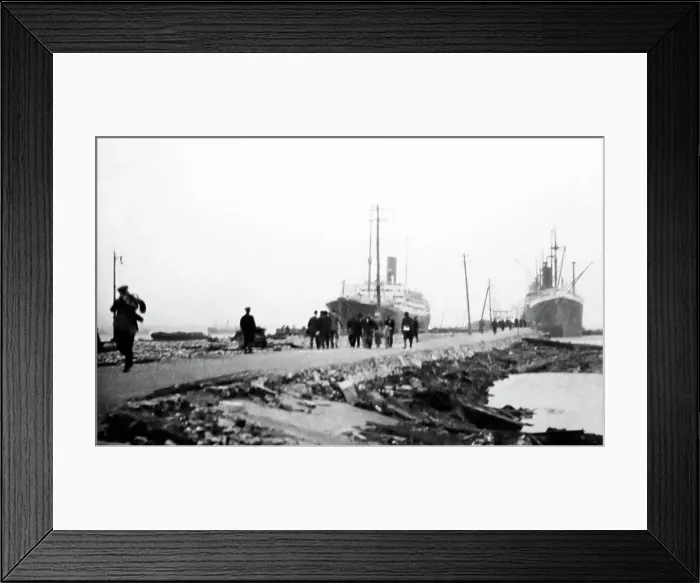 Framed Print : Damaged quay at Yokohama after the 1923 earthquake, Japan Framed Print : Damaged quay at Yokohama after the 1923 earthquake, Japan