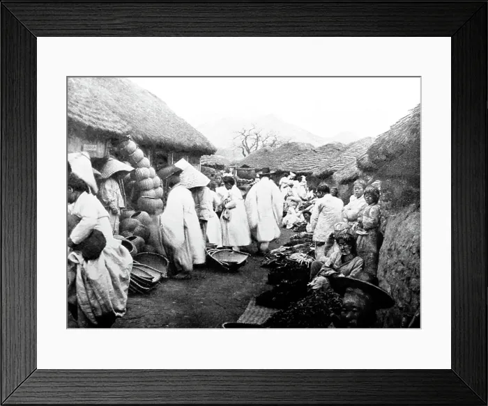 Framed Print : The Bazaar, Jusan, South Korea, early 1900s Framed Print : The Bazaar, Jusan, South Korea, early 1900s