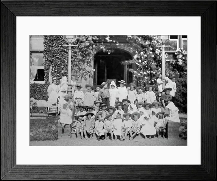 Framed Print : Children at a Barnardos Home, Victorian period Framed Print : Children at a Barnardos Home, Victorian period