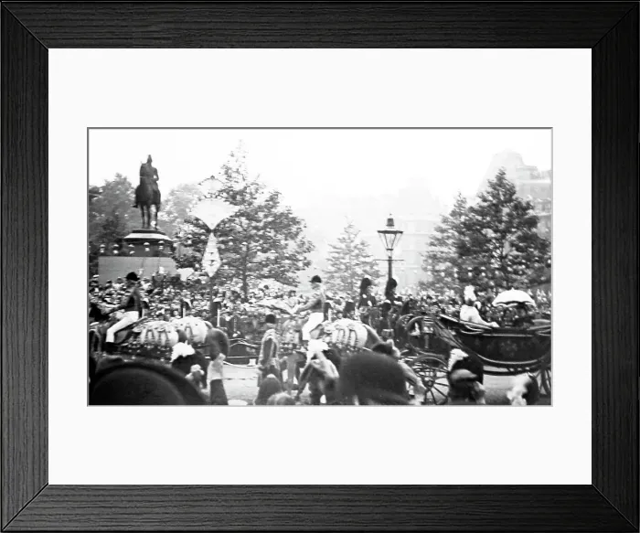 Framed Print : Queen Victoria in her carriage, Marble Arch, Diamond Jubilee Framed Print : Queen Victoria in her carriage, Marble Arch, Diamond Jubilee