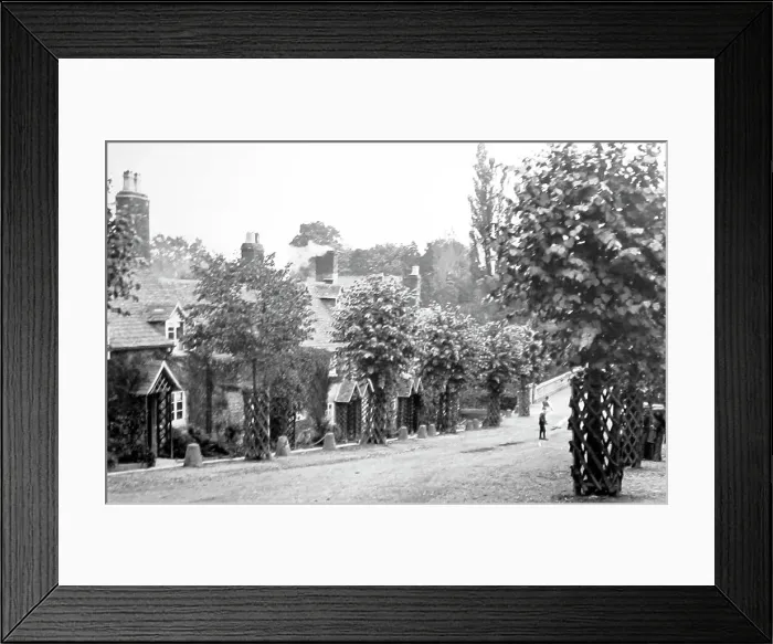 Framed Print : Cottages, Stow on the Wold, early 1900s Framed Print : Cottages, Stow on the Wold, early 1900s
