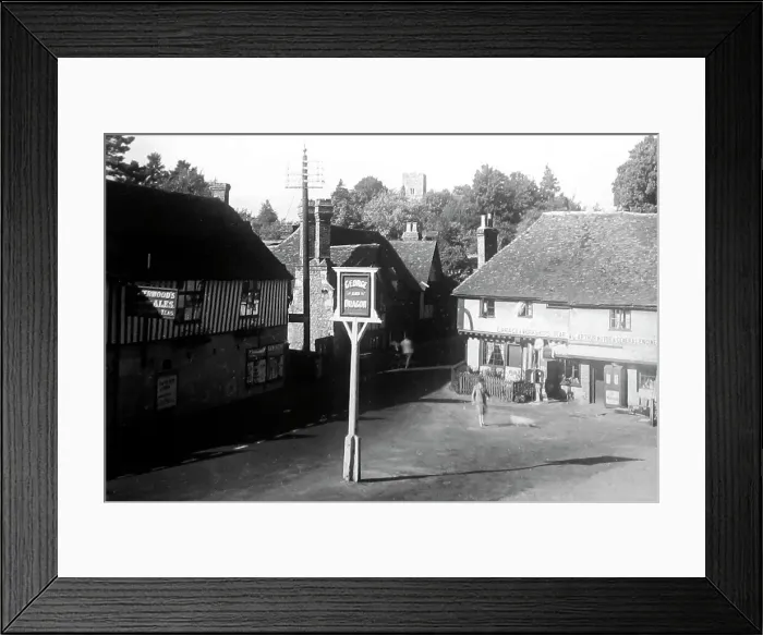 Framed Print : George and Dragon, Ightham, Kent, 1930s Framed Print : George and Dragon, Ightham, Kent, 1930s