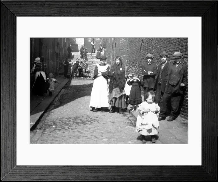 Framed Print : Slums in Byker, Newcastle-upon-Tyne Framed Print : Slums in Byker, Newcastle-upon-Tyne