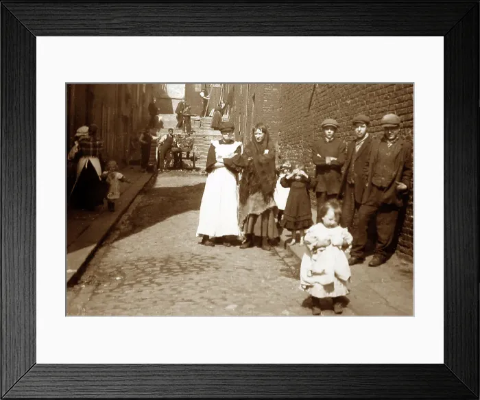 Framed Print : Slums in Byker, Newcastle-upon-Tyne Framed Print : Slums in Byker, Newcastle-upon-Tyne