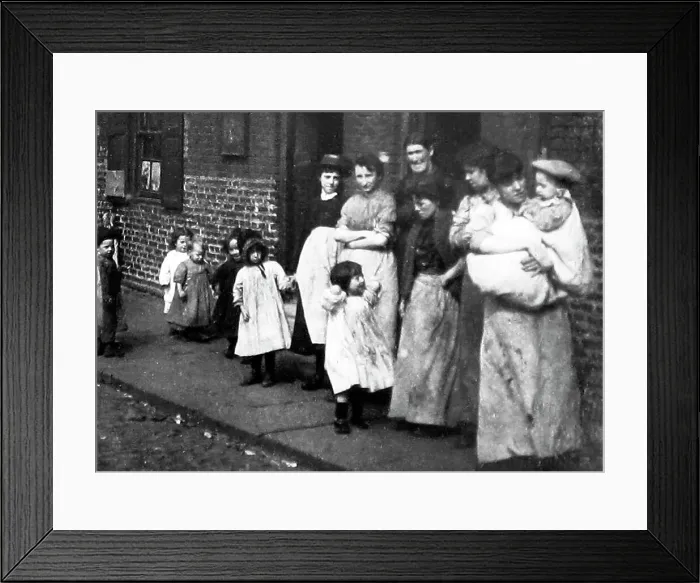 Framed Print : Slums in Byker, Newcastle-upon-Tyne Framed Print : Slums in Byker, Newcastle-upon-Tyne