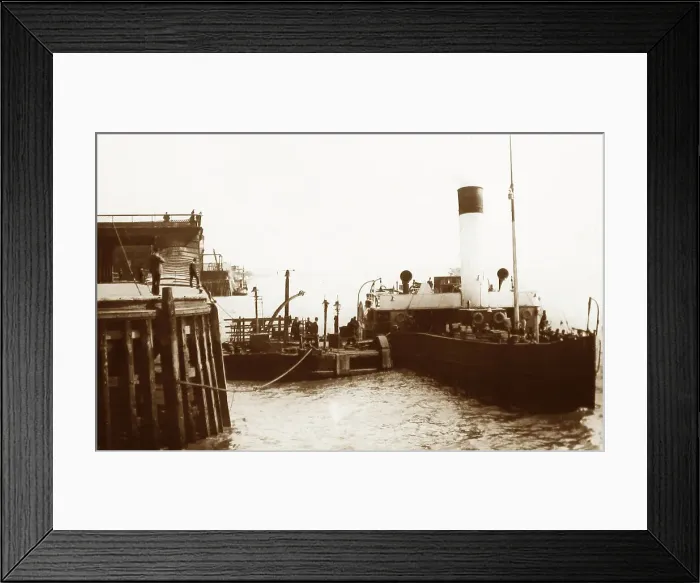 Framed Print : Paddle steamer at Victoria Pier, Hull Framed Print : Paddle steamer at Victoria Pier, Hull