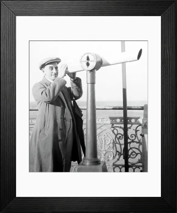 Framed Print : A push penny auto-telescope at the seaside, probably 1920s Framed Print : A push penny auto-telescope at the seaside, probably 1920s