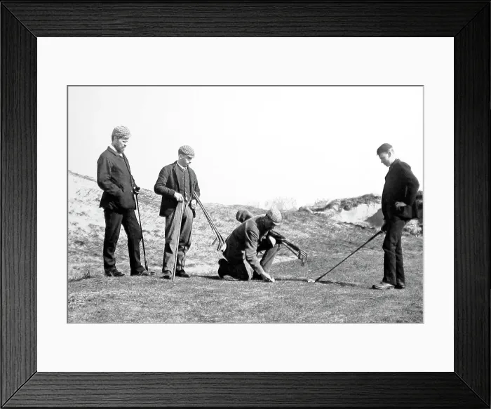 Framed Print : Playing golf at St. Andrew, Scotland Framed Print : Playing golf at St. Andrew, Scotland