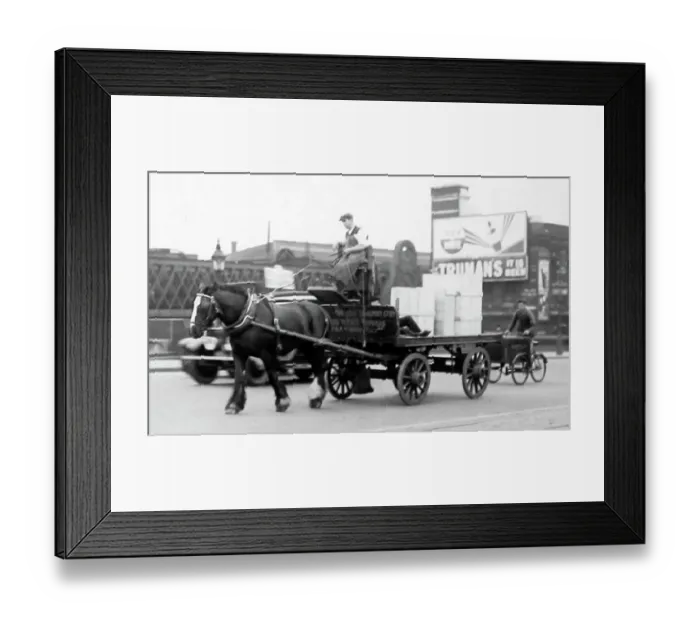 Framed Print : A haulier on Blackfriars Bridge, London Framed Print : A haulier on Blackfriars Bridge, London