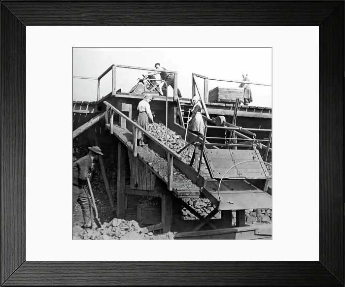 Framed Print : Pit lasses working on a scree at an English coal mine Framed Print : Pit lasses working on a scree at an English coal mine