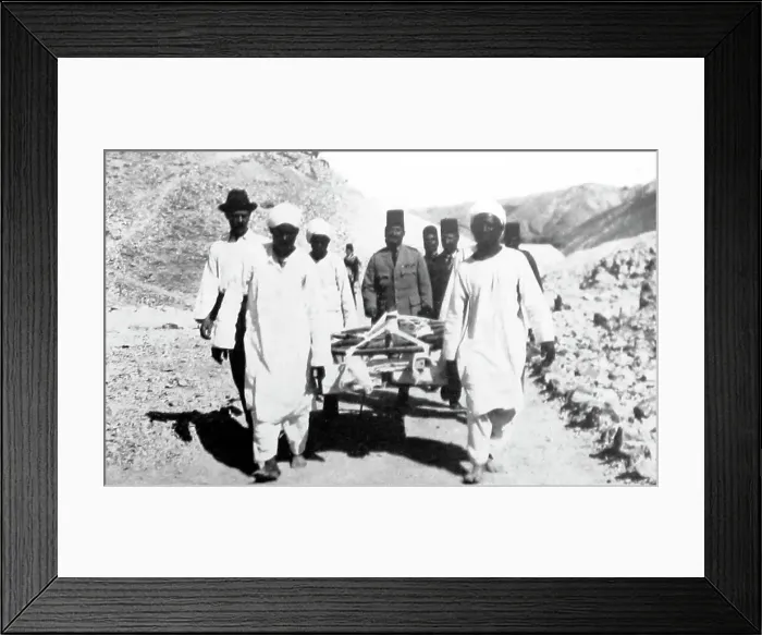 Framed Print : Artifacts being removed from the tomb of Tutankhamen