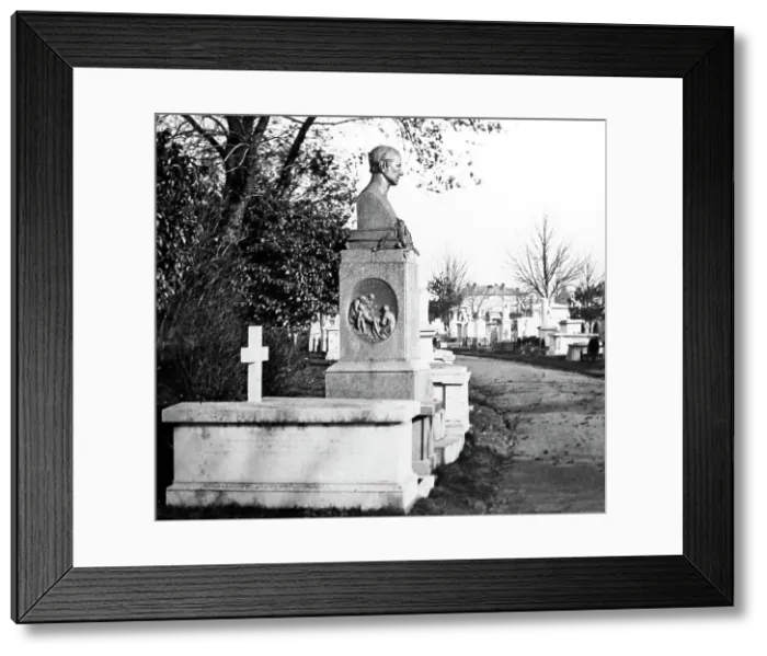 Framed Print : Grave of Thomas Hood, Kensal Green, London Framed Print : Grave of Thomas Hood, Kensal Green, London