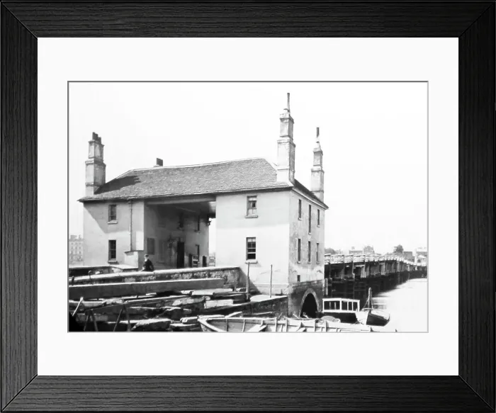 Framed Print : Putney Bridge Toll-house, London Framed Print : Putney Bridge Toll-house, London