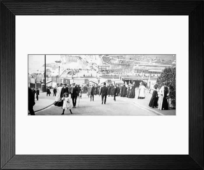 Framed Print : The Parade, Ilfracombe Framed Print : The Parade, Ilfracombe