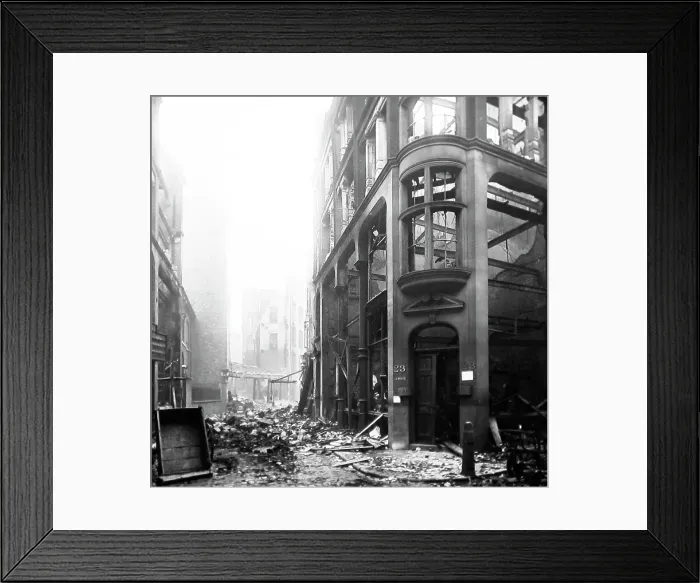 Framed Print : Well Street, The Great City Fire, London, 19th November 1897 Framed Print : Well Street, The Great City Fire, London, 19th November 1897