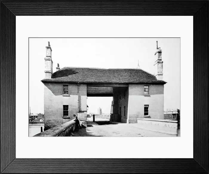 Framed Print : Putney Bridge Toll House, River Thames, London Framed Print : Putney Bridge Toll House, River Thames, London