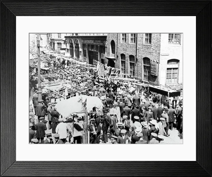 Framed Print : Petticoat Lane Market, London Framed Print : Petticoat Lane Market, London