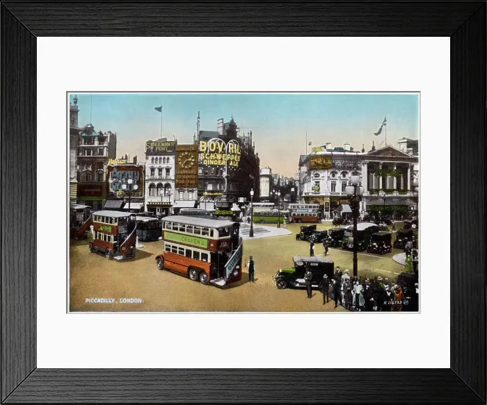 Framed Print : Piccadilly Circus, London Framed Print : Piccadilly Circus, London