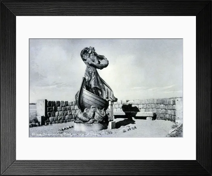 Framed Print : Statue of Queen Sagmar at Slotsbanken, Ribe, Denmark Framed Print : Statue of Queen Sagmar at Slotsbanken, Ribe, Denmark