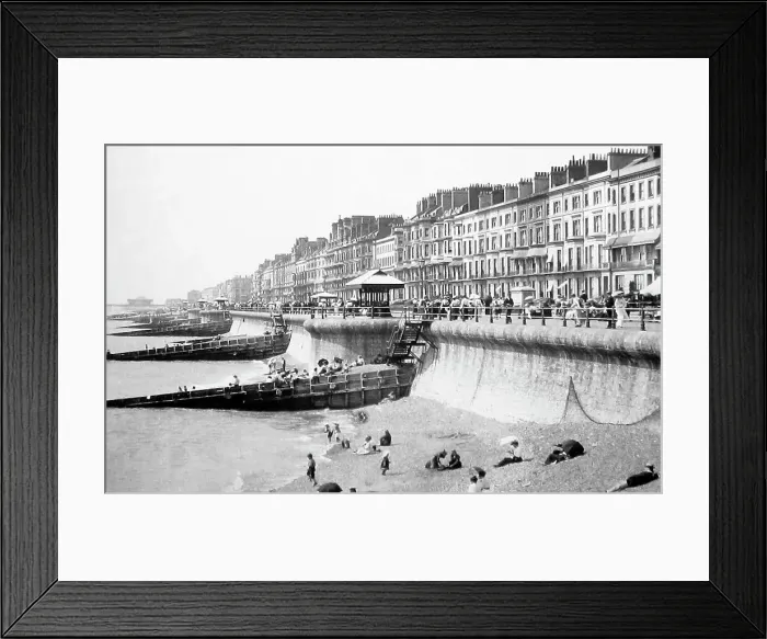 Framed Print : Hastings beach and promenade Framed Print : Hastings beach and promenade