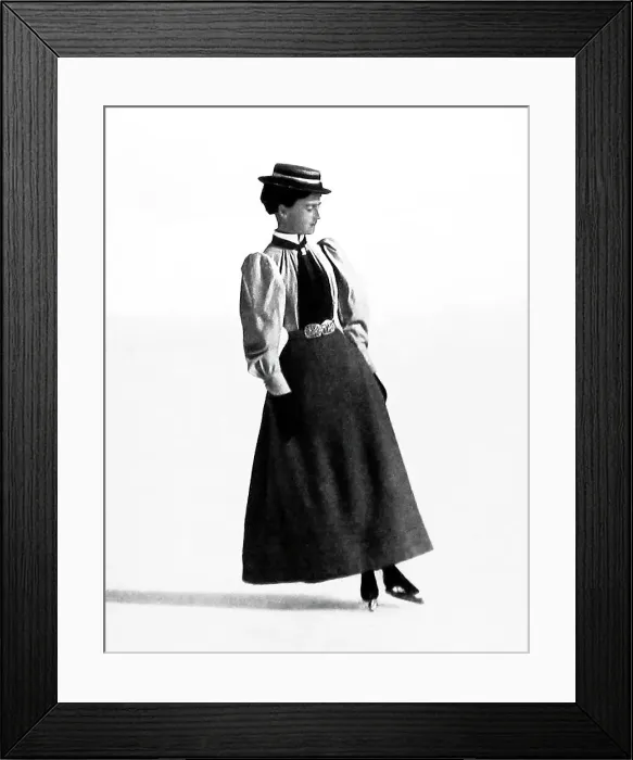 Framed Print : Lady figure skater doing a backward outside edge Framed Print : Lady figure skater doing a backward outside edge