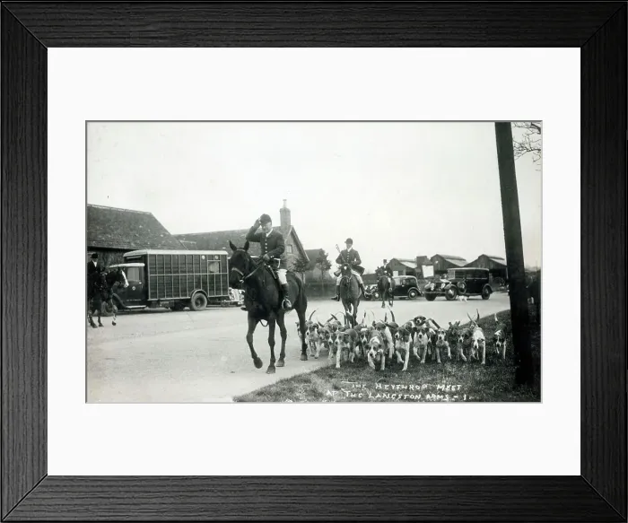 Framed Print : The Heythrop Hunt Meet at the Langston Arms Hotel Framed Print : The Heythrop Hunt Meet at the Langston Arms Hotel