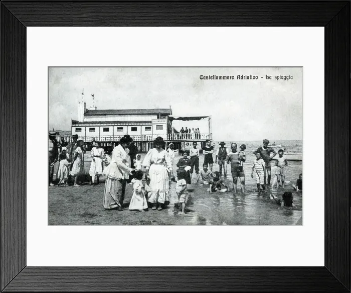 Framed Print : (insert description) Framed Print : (insert description)