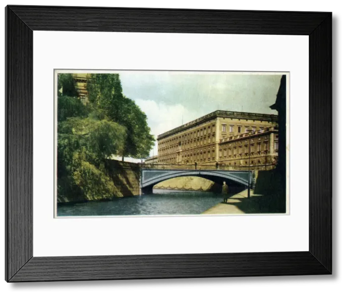 Framed Print : (insert description) Framed Print : (insert description)