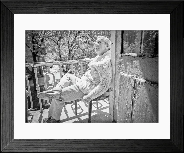 Framed Print : The actor Norman Wisdom in Kyiv (Kiev), Ukraine Framed Print : The actor Norman Wisdom in Kyiv (Kiev), Ukraine