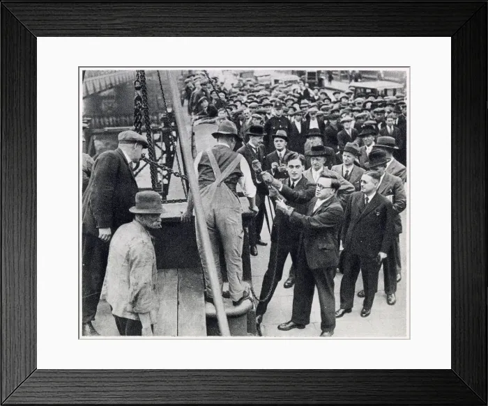 Framed Print : In the 1930s London County Council decided to demolish the bridge and replace it with a new structure designed by Sir Giles Gilbert Scott. Photograph showing Mr Framed Print : In the 1930s London County Council decided to demolish the bridge and replace it with a new structure designed by Sir Giles Gilbert Scott. Photograph showing Mr