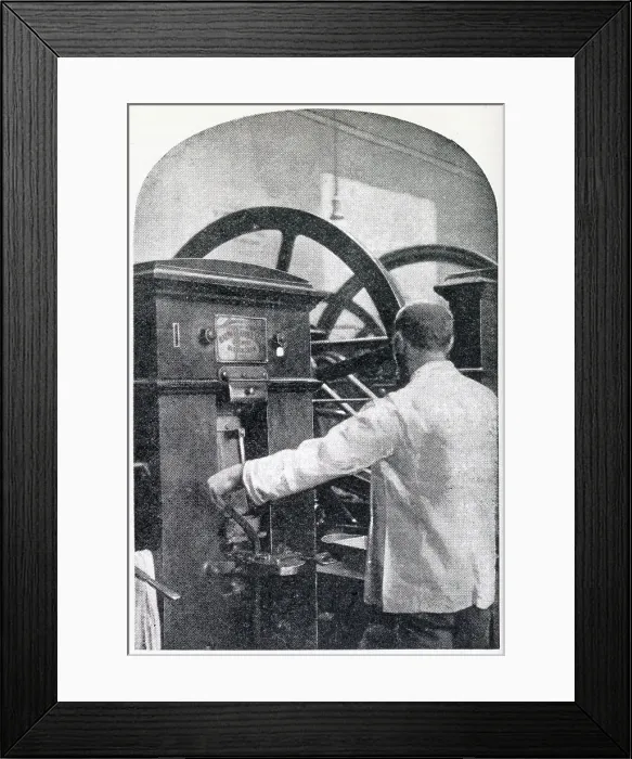 Framed Print : The plain blanks were feed into a machine and emerged bright and looking like a shilling or sovereigns ready for circulation. Date: 1904 Framed Print : The plain blanks were feed into a machine and emerged bright and looking like a shilling or sovereigns ready for circulation. Date: 1904
