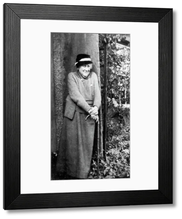 Framed Print : Beatrix Potter - English Writer Framed Print : Beatrix Potter - English Writer