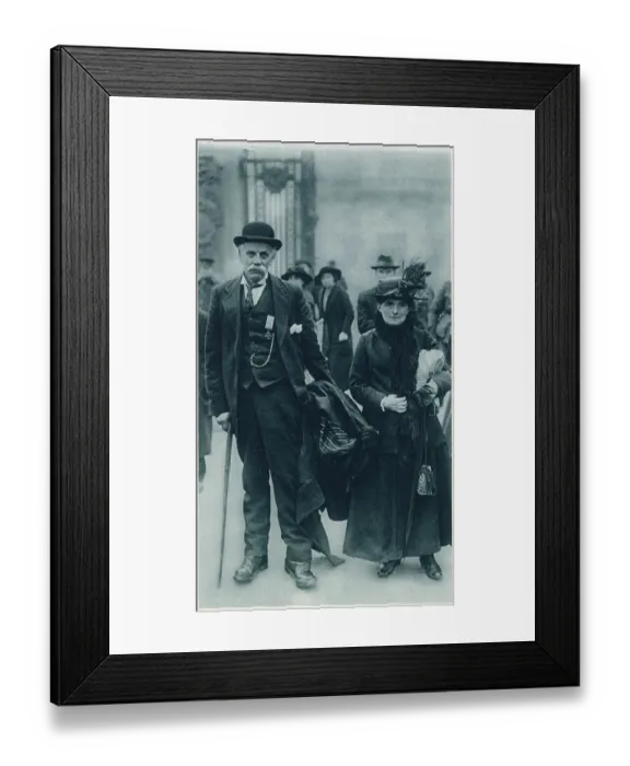Framed Print : Fallen solder's mother and father receiving Victoria Cross Framed Print : Fallen solder's mother and father receiving Victoria Cross