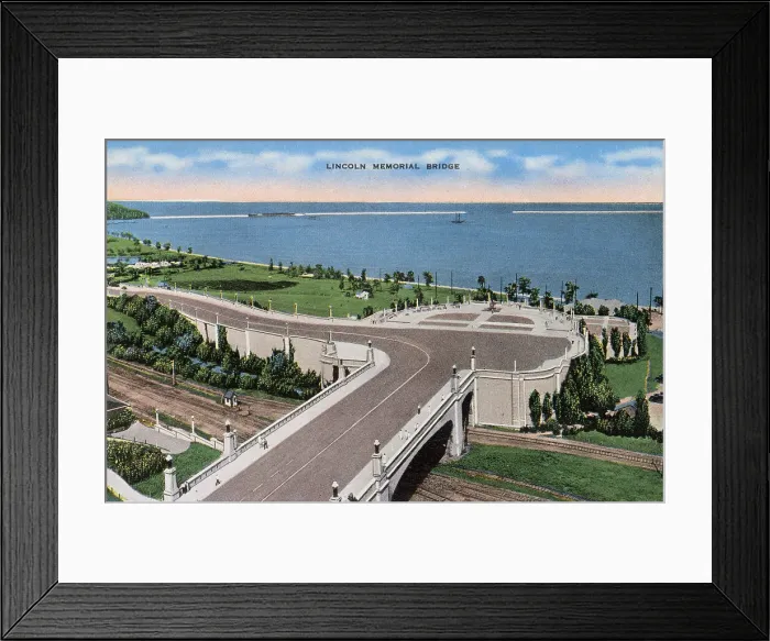 Framed Print : Lincoln Memorial Bridge, Milwaukee, Wisconsin, USA Date: circa 1940 Framed Print : Lincoln Memorial Bridge, Milwaukee, Wisconsin, USA Date: circa 1940