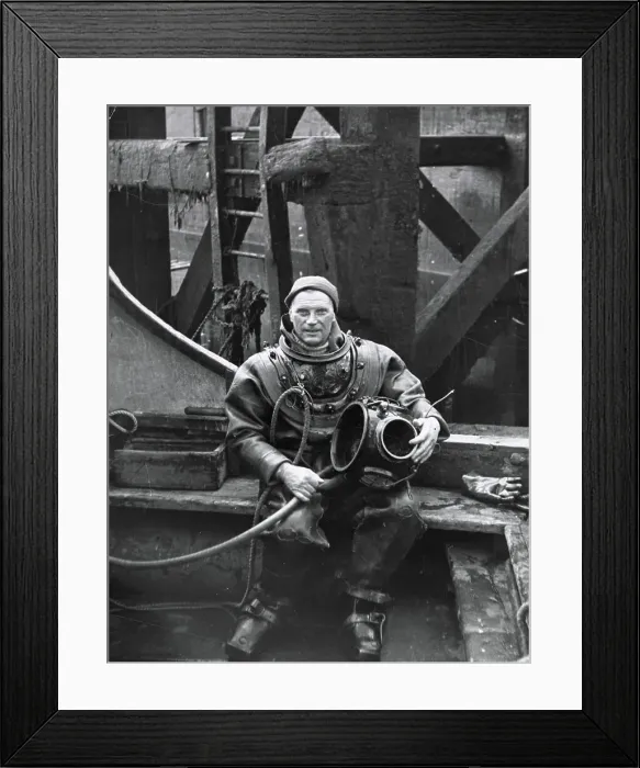 Framed Print : A deep sea diver in Plymouth Docks, taking a rest break, his heavy helmet resting on his knee. Date: 1960 Framed Print : A deep sea diver in Plymouth Docks, taking a rest break, his heavy helmet resting on his knee. Date: 1960