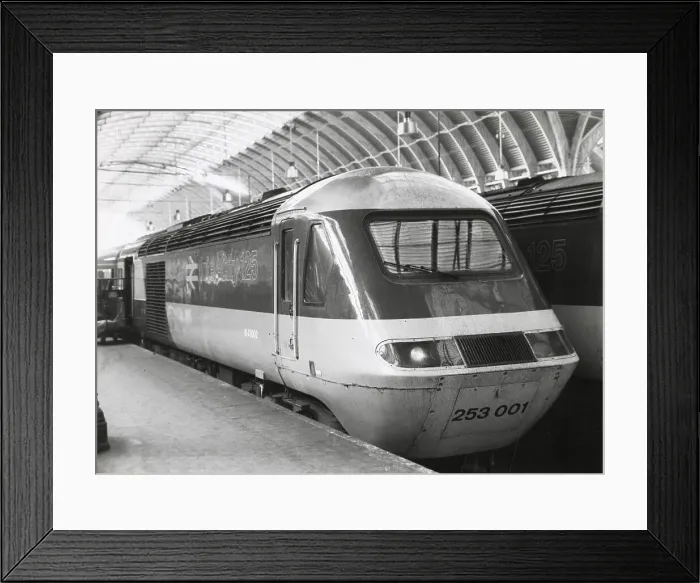 Framed Print : Intercity 125 high speed train, Paddington to Penzance, about to depart. Date: circa 1980s Framed Print : Intercity 125 high speed train, Paddington to Penzance, about to depart. Date: circa 1980s