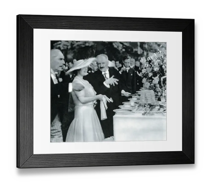 Framed Print : President LeBrun having an animated chat with Queen Elizabeth, who took tea standing at the buffet during a garden party at the Bagatelle Framed Print : President LeBrun having an animated chat with Queen Elizabeth, who took tea standing at the buffet during a garden party at the Bagatelle