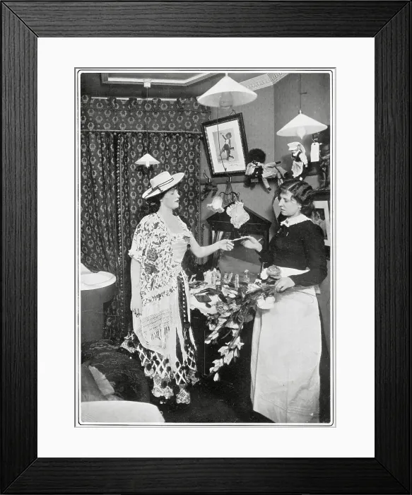 Framed Print : Evie Greene who played the title role in Kitty Grey, a hit musical at the Apollo. Date: 1901 Framed Print : Evie Greene who played the title role in Kitty Grey, a hit musical at the Apollo. Date: 1901