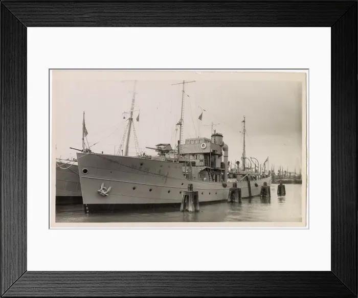 Framed Print : HMS Mastiff, British Dog Class minesweeper / armed trawler, launched 1938 Date: circa 1938 Framed Print : HMS Mastiff, British Dog Class minesweeper / armed trawler, launched 1938 Date: circa 1938