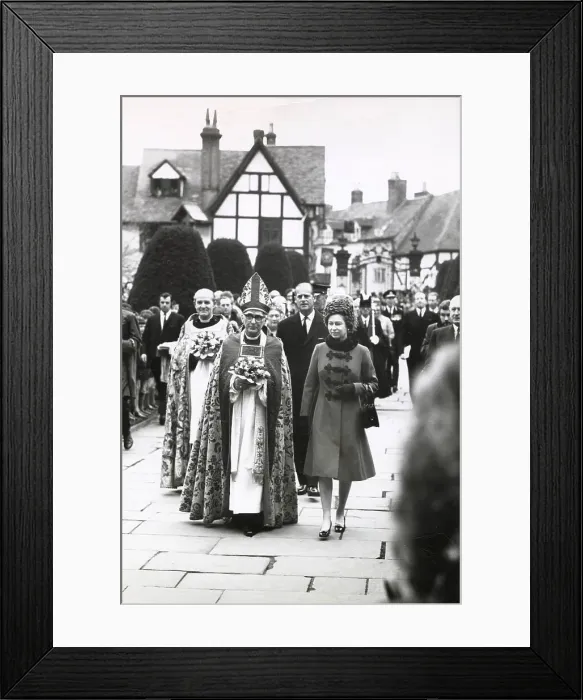 Framed Print : Queen Elizabeth II visit to Tewkesbury Abbey Framed Print : Queen Elizabeth II visit to Tewkesbury Abbey