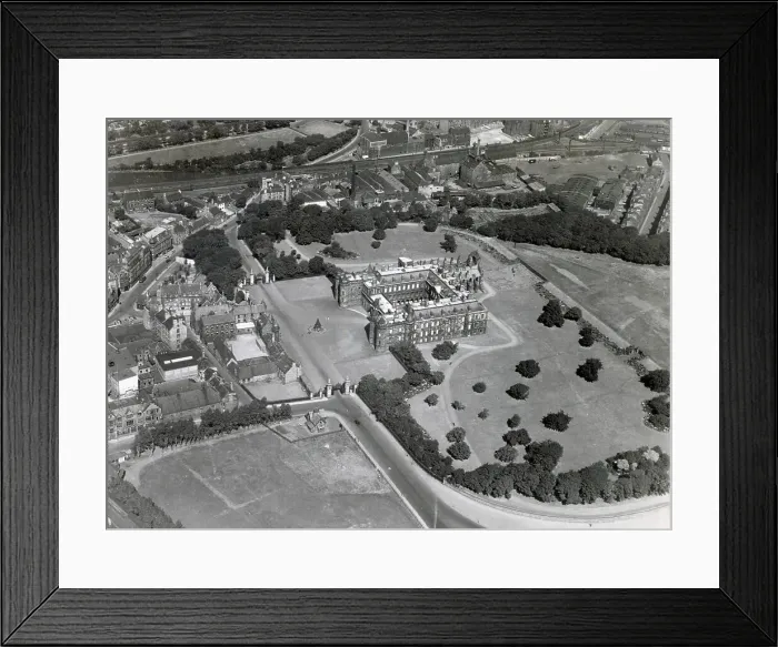 Framed Print : Holyrood Palace Framed Print : Holyrood Palace