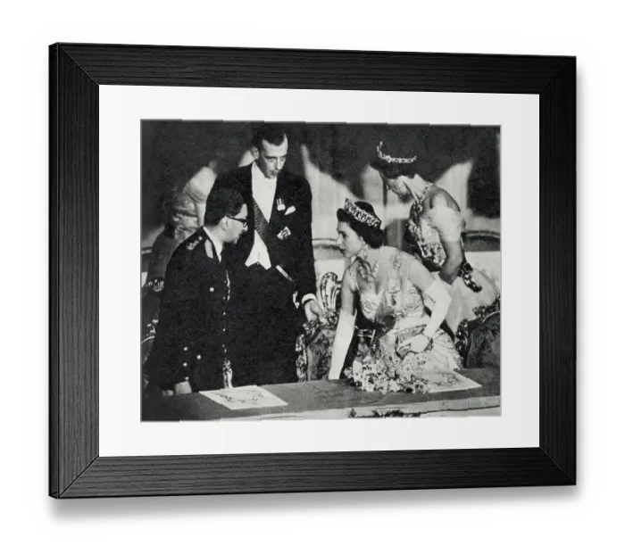 Framed Print : Queen Elizabeth II takes her seat in the royal box of the Royal Opera House alongside King Mahendra of Nepal for a Gala Performance of Bellini's La Sonnambula. Behind them is Marina, Dowager Duchess of Kent, and her son, the Duke of Kent Framed Print : Queen Elizabeth II takes her seat in the royal box of the Royal Opera House alongside King Mahendra of Nepal for a Gala Performance of Bellini's La Sonnambula. Behind them is Marina, Dowager Duchess of Kent, and her son, the Duke of Kent