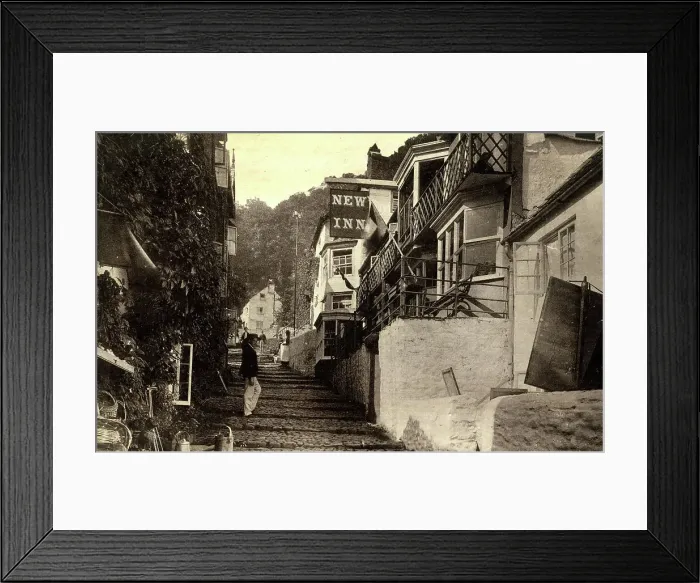 Framed Print : New Inn and street scene, Clovelly, Devon Framed Print : New Inn and street scene, Clovelly, Devon
